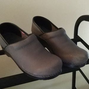 Sanita clogs